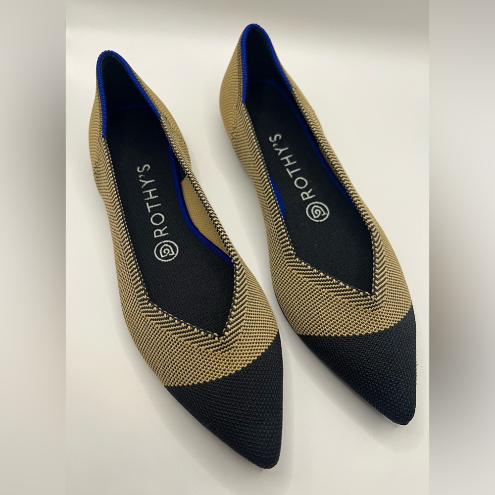 *SOLD* Rothy’s “Retired” Dune Captoe size 8 BN